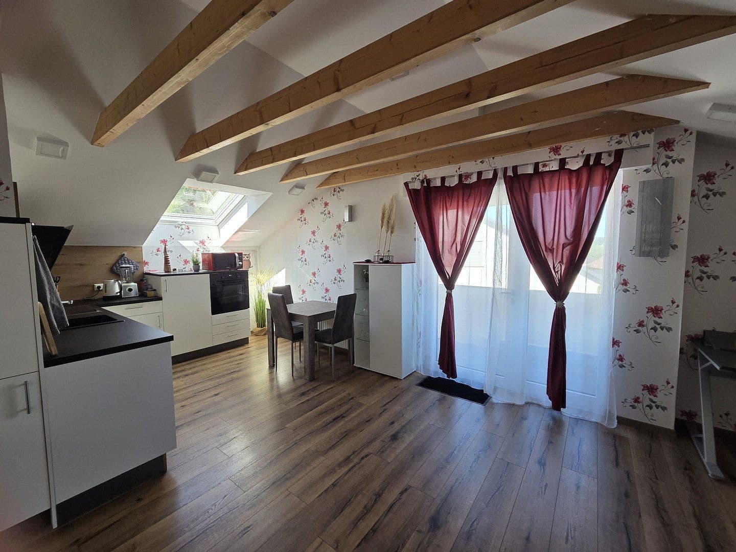 Prenájom bytu 1-izbový 35 m², Nürtingen, Bádensko-Wurttembersko Prenájom bytu 1-izbový 35 m², Nürtingen, Bádensko-Wurttembersko