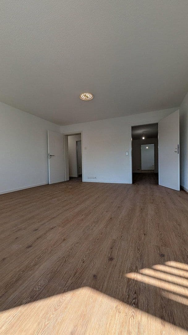 Prenájom bytu 4-izbový 90 m², kaiserstraße, Reutlingen, Bádensko-Wurttembersko Prenájom bytu 4-izbový 90 m², kaiserstraße, Reutlingen, Bádensko-Wurttembersko