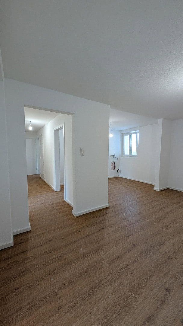 Prenájom bytu 4-izbový 90 m², kaiserstraße, Reutlingen, Bádensko-Wurttembersko Prenájom bytu 4-izbový 90 m², kaiserstraße, Reutlingen, Bádensko-Wurttembersko