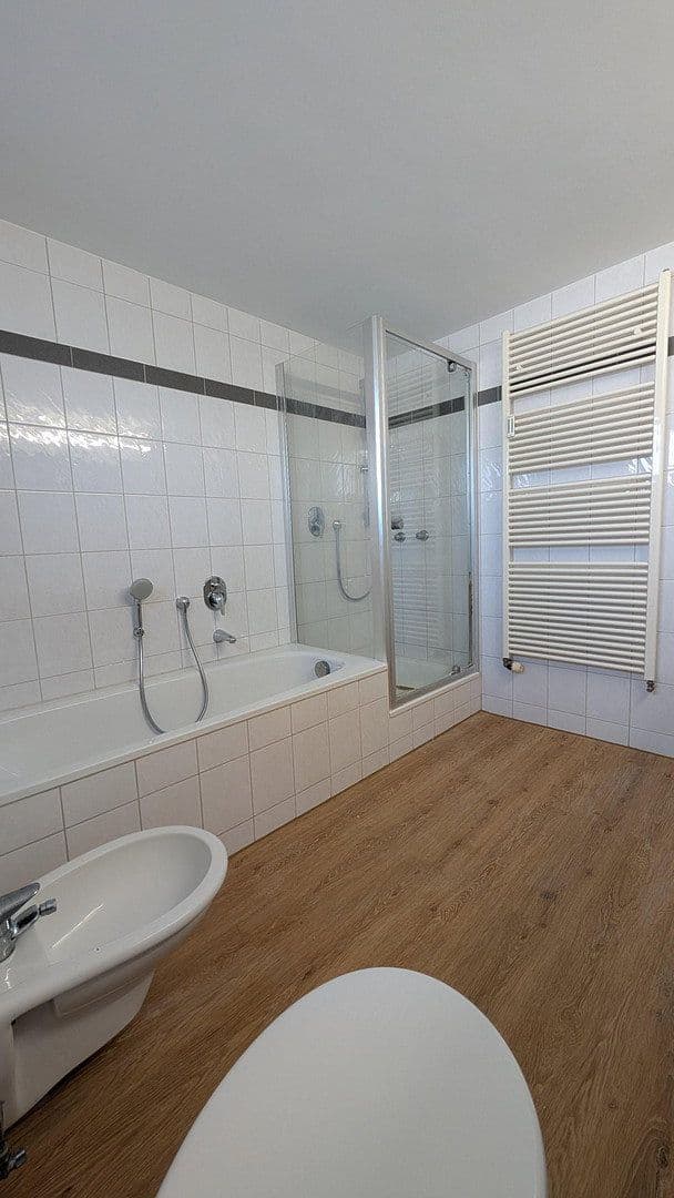 Prenájom bytu 4-izbový 90 m², kaiserstraße, Reutlingen, Bádensko-Wurttembersko Prenájom bytu 4-izbový 90 m², kaiserstraße, Reutlingen, Bádensko-Wurttembersko