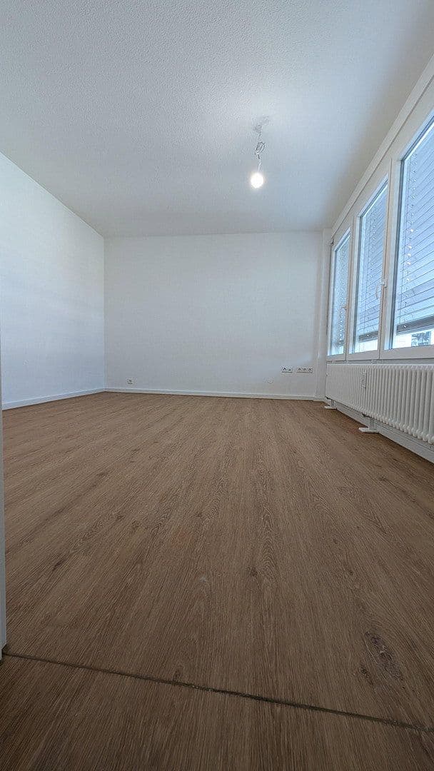 Prenájom bytu 4-izbový 90 m², kaiserstraße, Reutlingen, Bádensko-Wurttembersko Prenájom bytu 4-izbový 90 m², kaiserstraße, Reutlingen, Bádensko-Wurttembersko