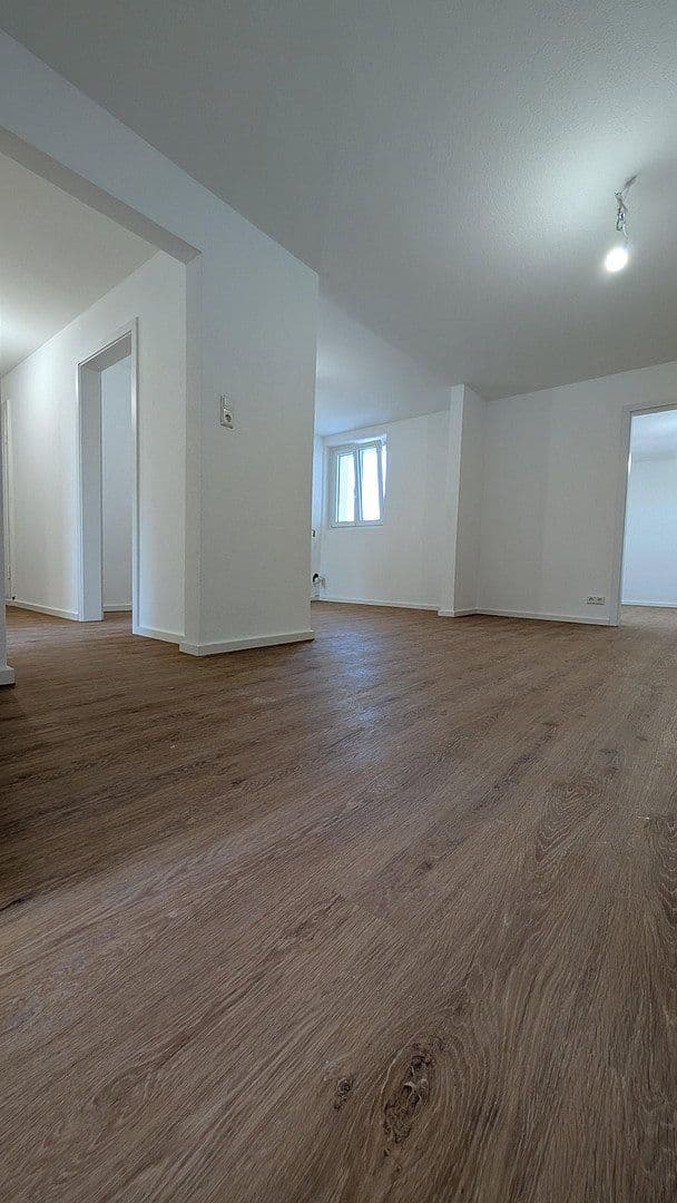Prenájom bytu 4-izbový 90 m², kaiserstraße, Reutlingen, Bádensko-Wurttembersko Prenájom bytu 4-izbový 90 m², kaiserstraße, Reutlingen, Bádensko-Wurttembersko