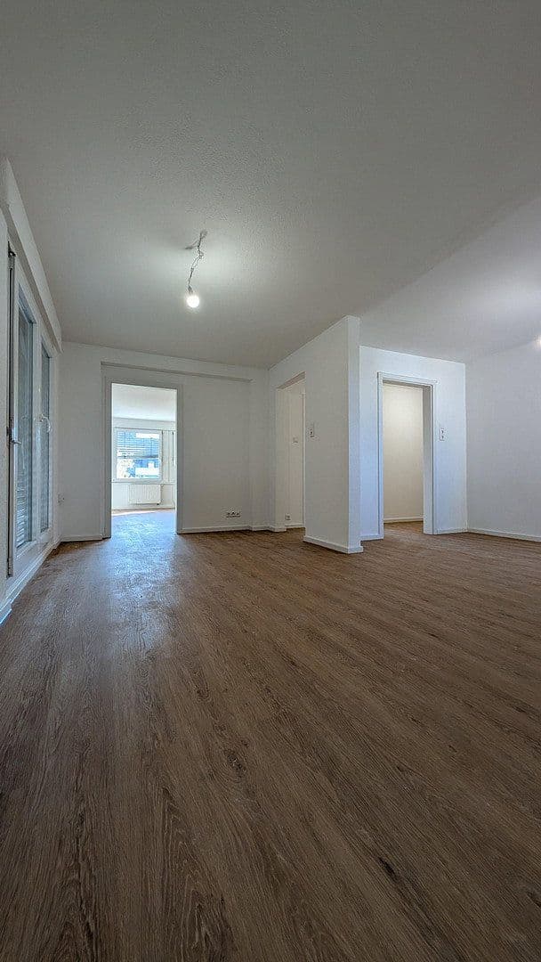 Prenájom bytu 4-izbový 90 m², kaiserstraße, Reutlingen, Bádensko-Wurttembersko Prenájom bytu 4-izbový 90 m², kaiserstraße, Reutlingen, Bádensko-Wurttembersko