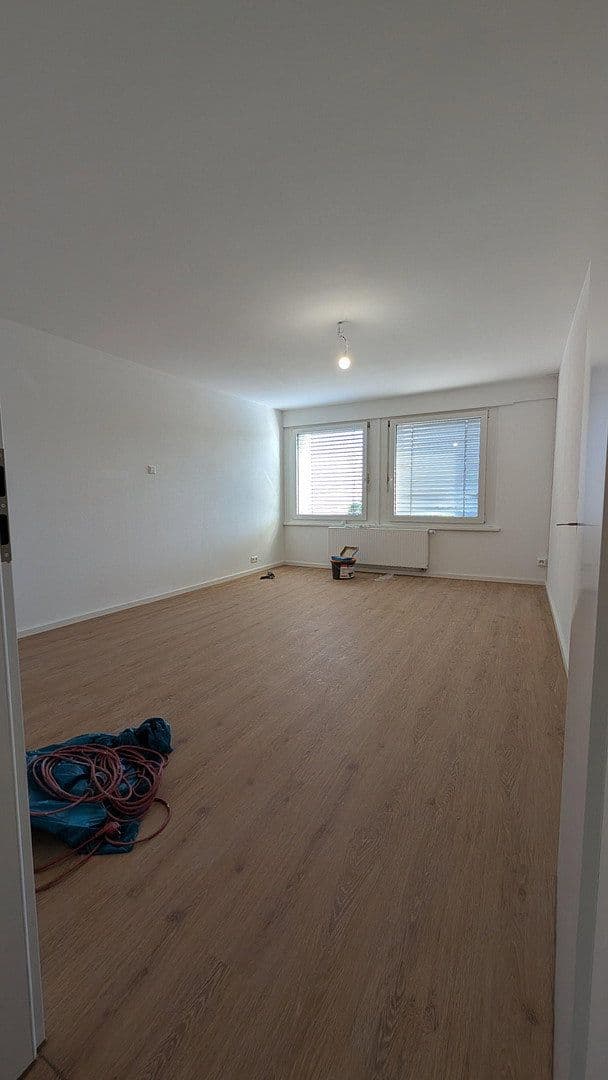 Prenájom bytu 4-izbový 90 m², kaiserstraße, Reutlingen, Bádensko-Wurttembersko Prenájom bytu 4-izbový 90 m², kaiserstraße, Reutlingen, Bádensko-Wurttembersko