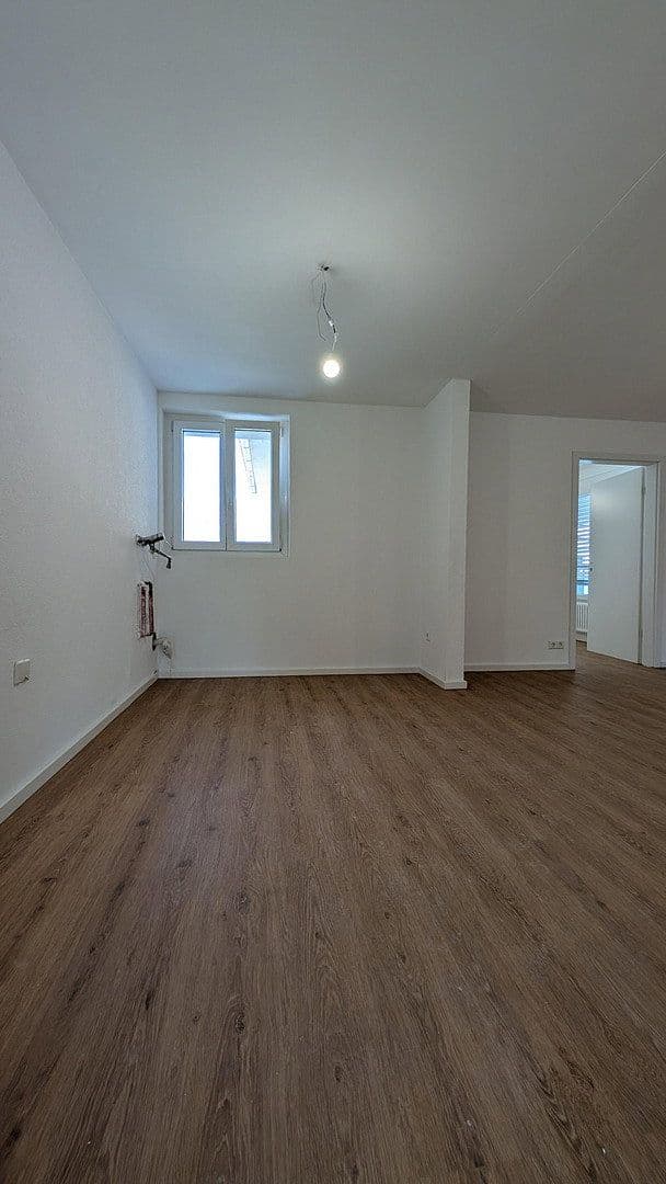 Prenájom bytu 4-izbový 90 m², kaiserstraße, Reutlingen, Bádensko-Wurttembersko Prenájom bytu 4-izbový 90 m², kaiserstraße, Reutlingen, Bádensko-Wurttembersko