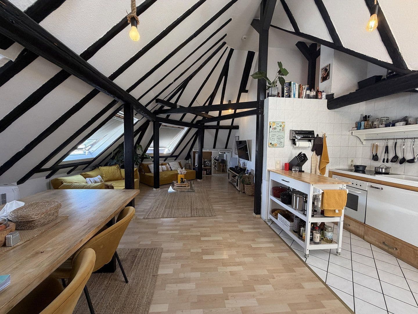 Prenájom bytu 3-izbový 84 m², Eckenheimer Landstraße 103, Frankfurt am Main, Hesensko Prenájom bytu 3-izbový 84 m², Eckenheimer Landstraße 103, Frankfurt am Main, Hesensko