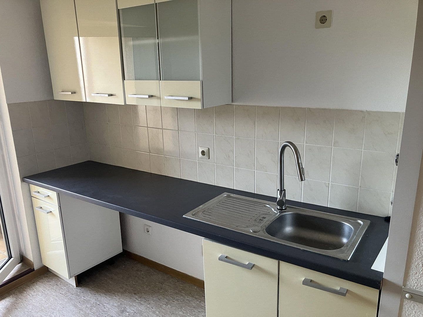 Prenájom bytu 2-izbový 49 m², Hirschstr. 36, Karlsruhe, Bádensko-Wurttembersko Prenájom bytu 2-izbový 49 m², Hirschstr. 36, Karlsruhe, Bádensko-Wurttembersko