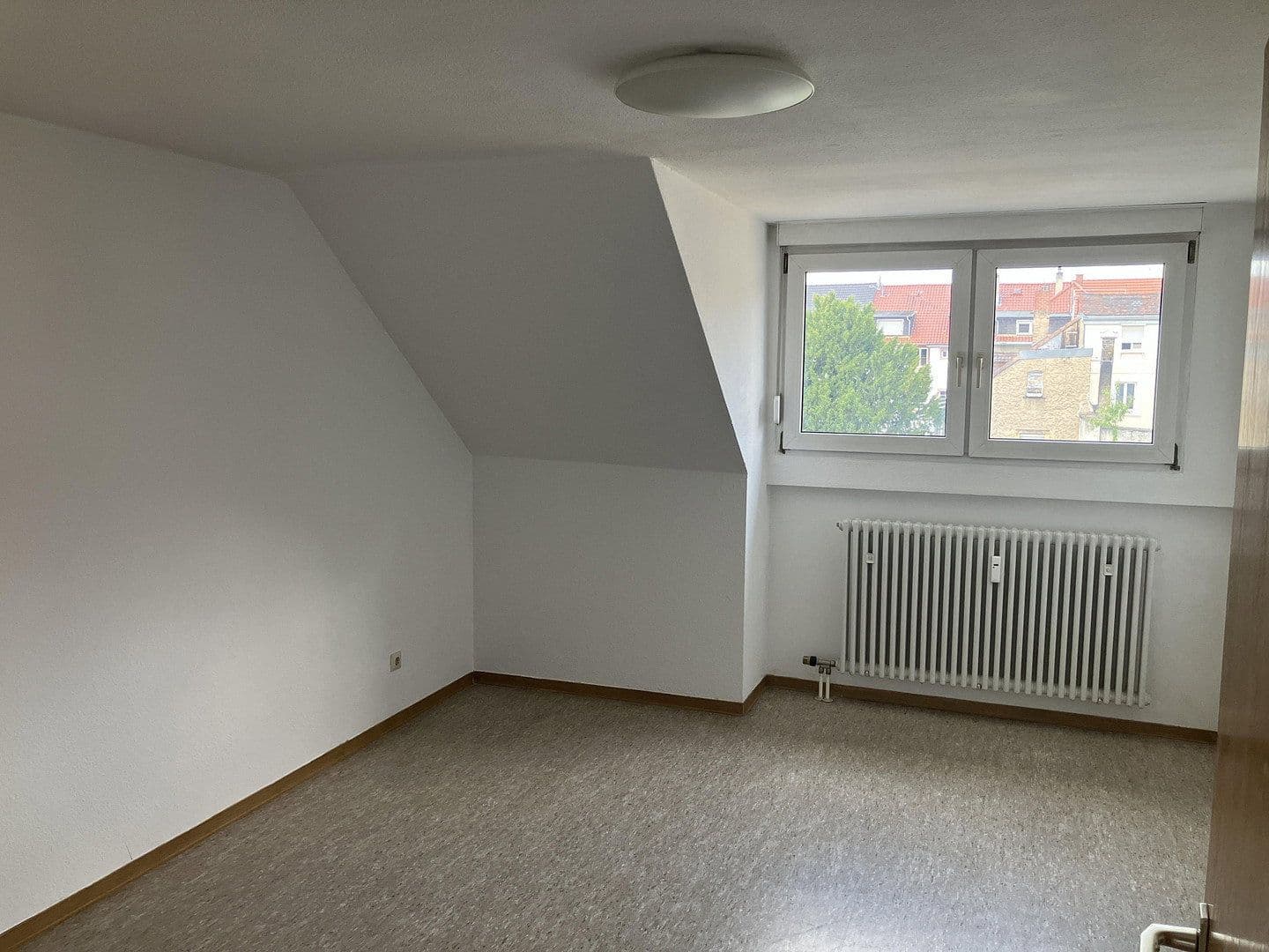 Prenájom bytu 2-izbový 49 m², Hirschstr. 36, Karlsruhe, Bádensko-Wurttembersko Prenájom bytu 2-izbový 49 m², Hirschstr. 36, Karlsruhe, Bádensko-Wurttembersko