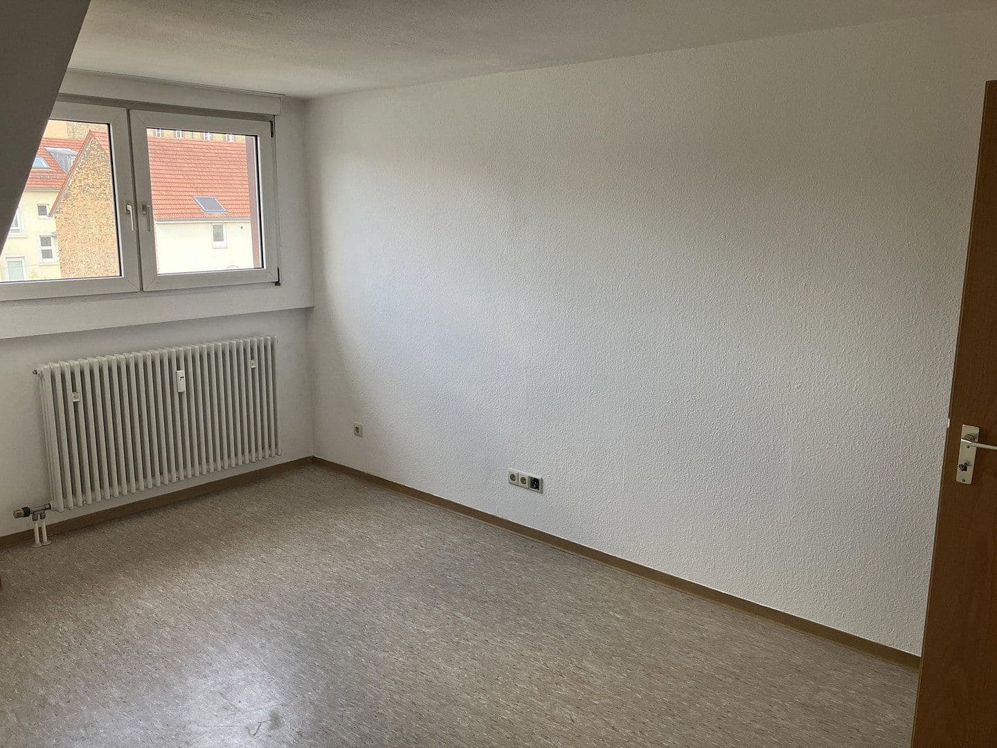 Prenájom bytu 2-izbový 49 m², Hirschstr. 36, Karlsruhe, Bádensko-Wurttembersko Prenájom bytu 2-izbový 49 m², Hirschstr. 36, Karlsruhe, Bádensko-Wurttembersko