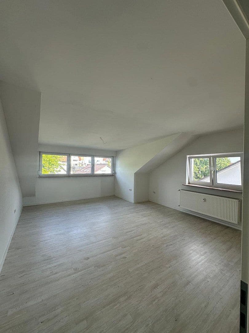 Prenájom bytu 3-izbový 90 m², Wendelinusstraße 6, Sandhausen, Bádensko-Wurttembersko Prenájom bytu 3-izbový 90 m², Wendelinusstraße 6, Sandhausen, Bádensko-Wurttembersko