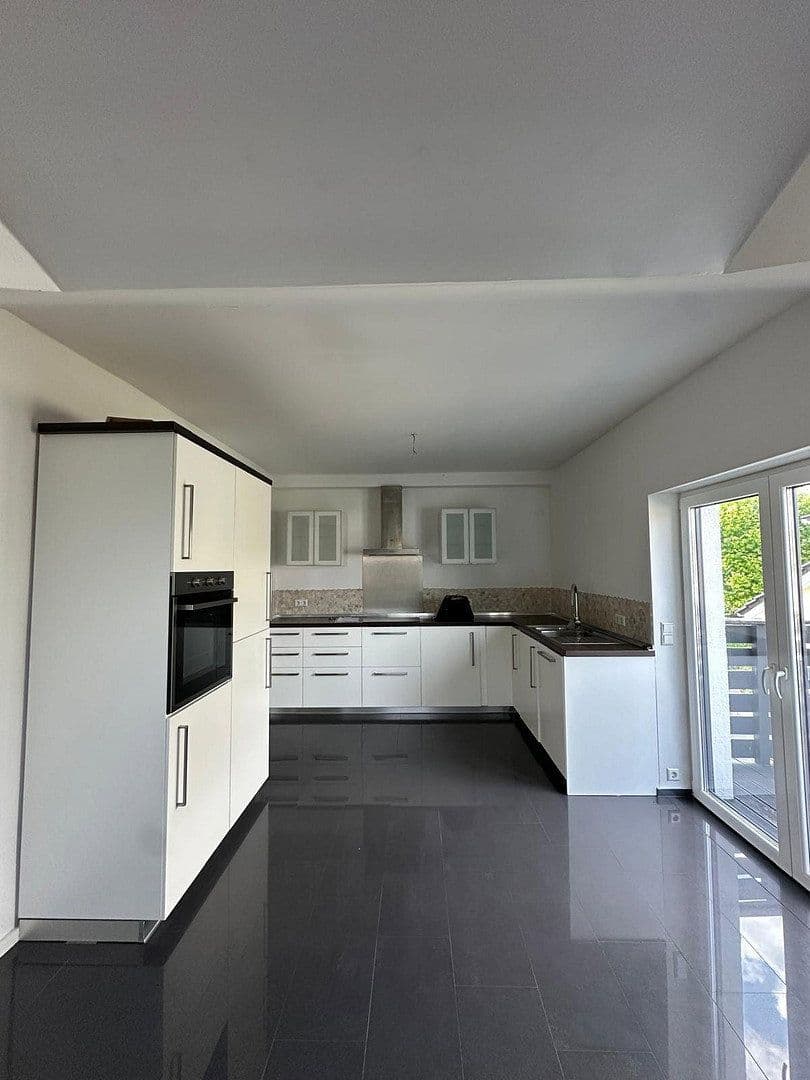 Prenájom bytu 3-izbový 90 m², Wendelinusstraße 6, Sandhausen, Bádensko-Wurttembersko Prenájom bytu 3-izbový 90 m², Wendelinusstraße 6, Sandhausen, Bádensko-Wurttembersko