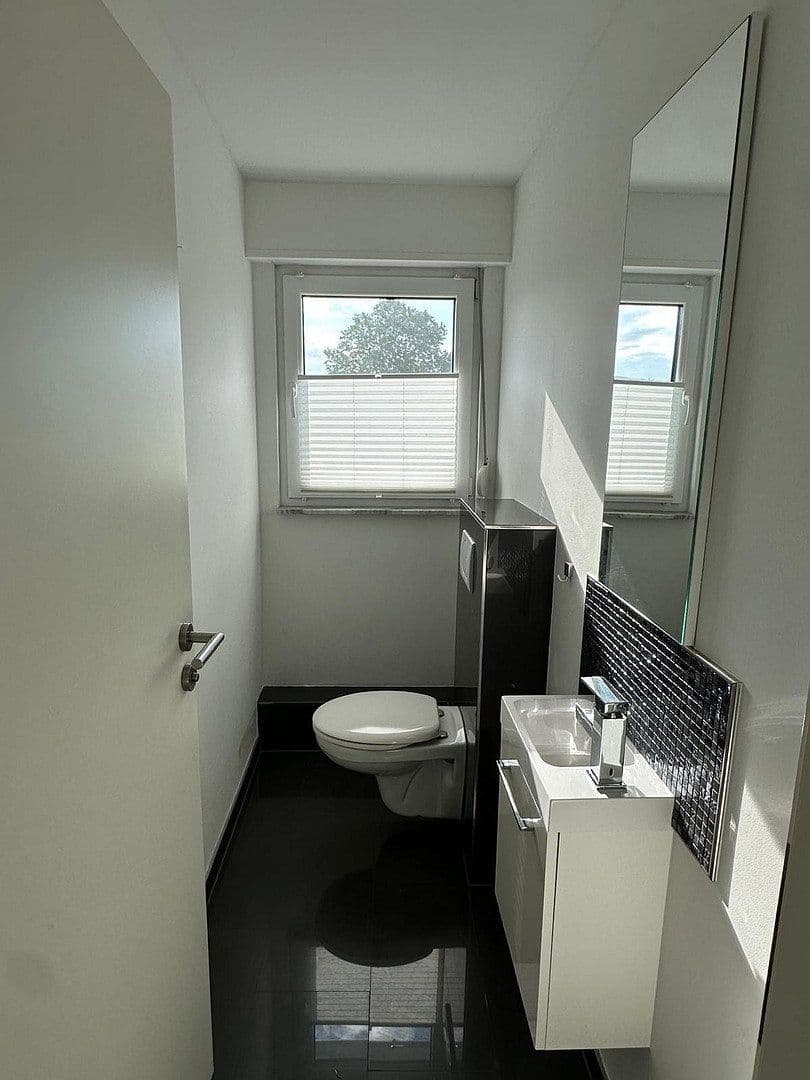 Prenájom bytu 3-izbový 90 m², Wendelinusstraße 6, Sandhausen, Bádensko-Wurttembersko Prenájom bytu 3-izbový 90 m², Wendelinusstraße 6, Sandhausen, Bádensko-Wurttembersko