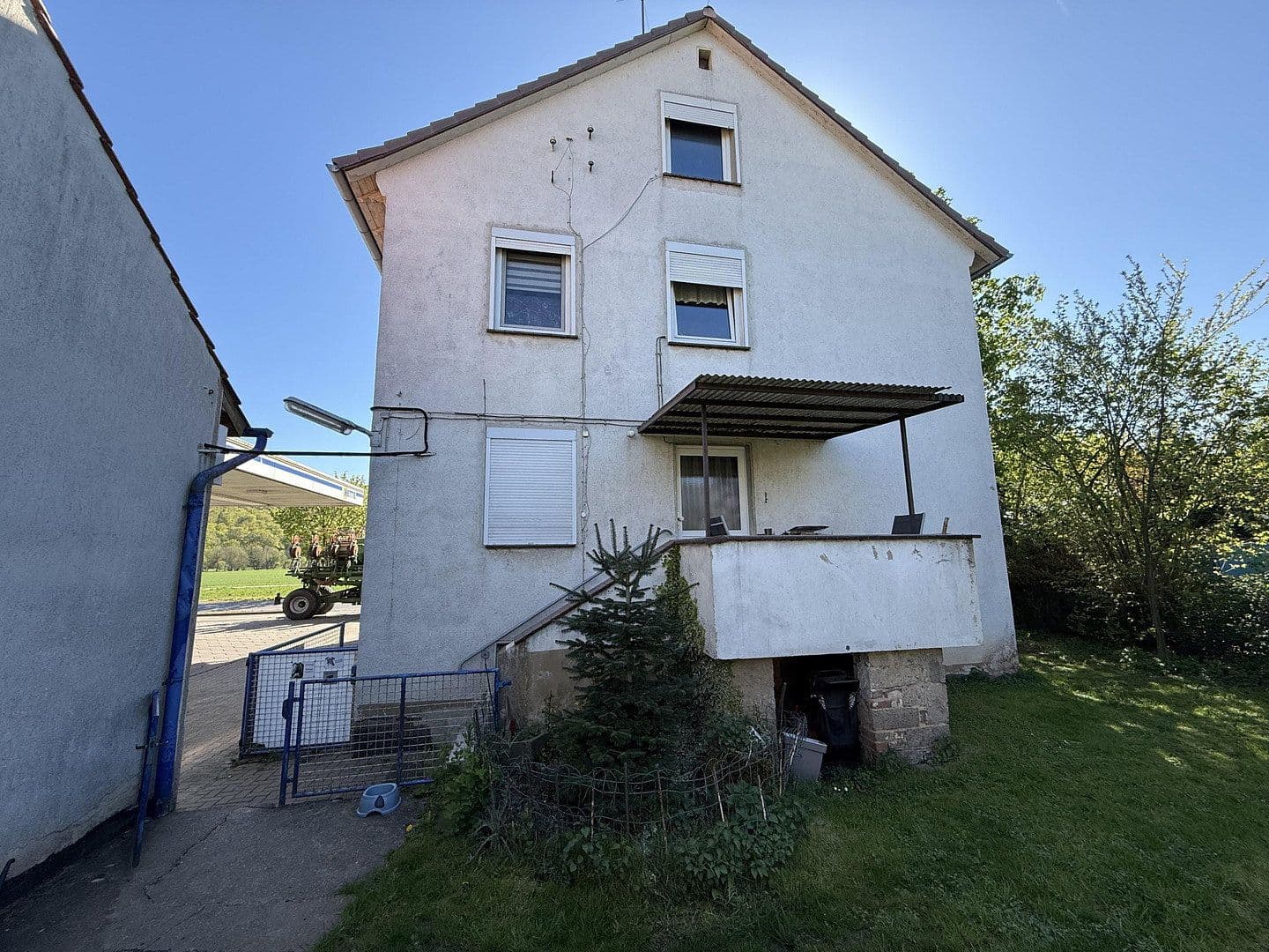 Predaj domu 215 m², pozemok 610 m², Frankfurter Straße 22, Borken (Hessen), Hesensko Predaj domu 215 m², pozemok 610 m², Frankfurter Straße 22, Borken (Hessen), Hesensko