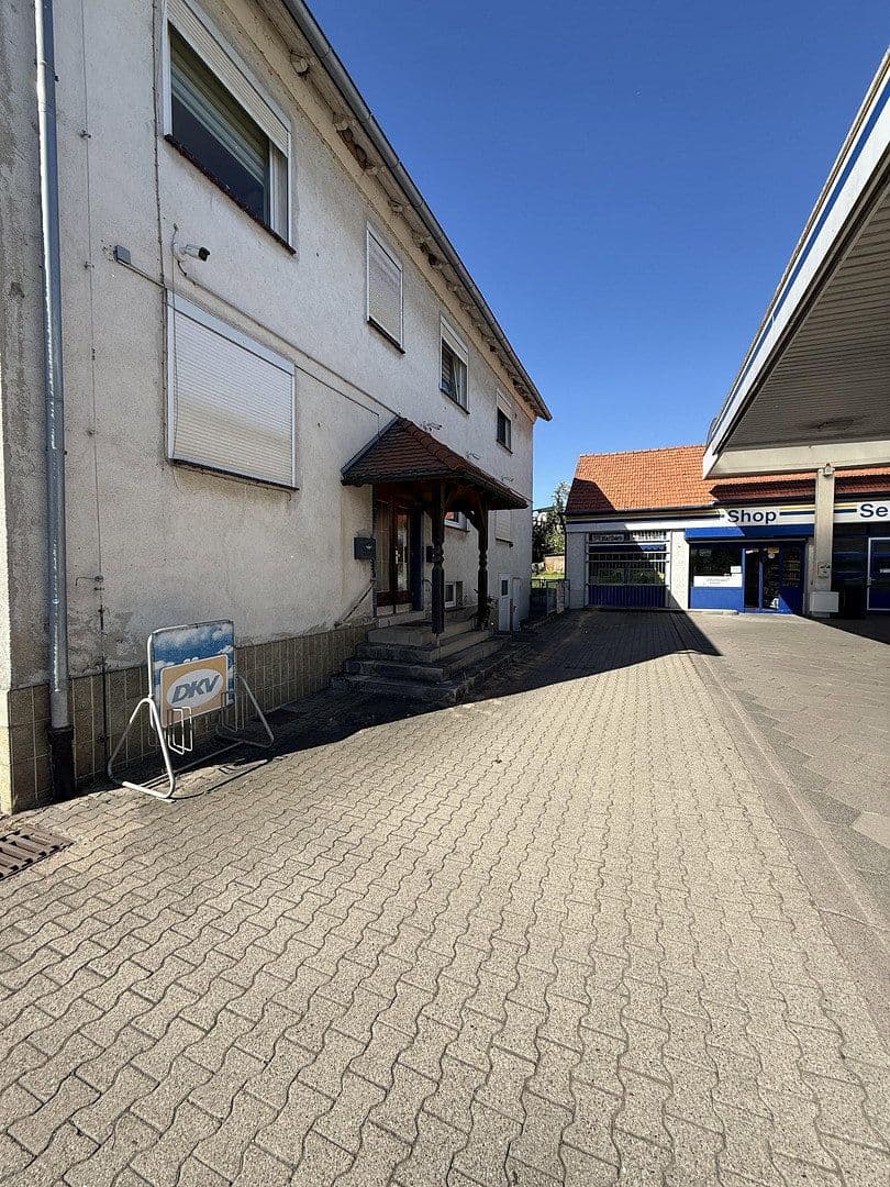 Predaj domu 215 m², pozemok 610 m², Frankfurter Straße 22, Borken (Hessen), Hesensko Predaj domu 215 m², pozemok 610 m², Frankfurter Straße 22, Borken (Hessen), Hesensko