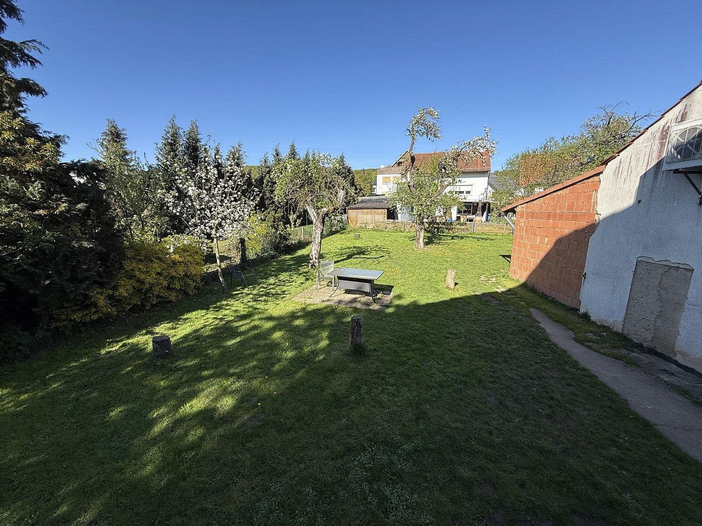 Predaj domu 215 m², pozemok 610 m², Frankfurter Straße 22, Borken (Hessen), Hesensko Predaj domu 215 m², pozemok 610 m², Frankfurter Straße 22, Borken (Hessen), Hesensko