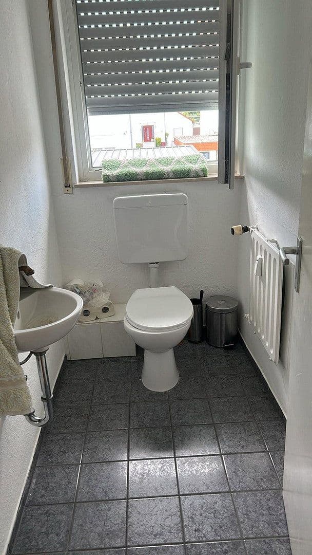 Prenájom bytu 4-izbový 111 m², Kornblumenstr. 22, Rheinstetten, Bádensko-Wurttembersko Prenájom bytu 4-izbový 111 m², Kornblumenstr. 22, Rheinstetten, Bádensko-Wurttembersko