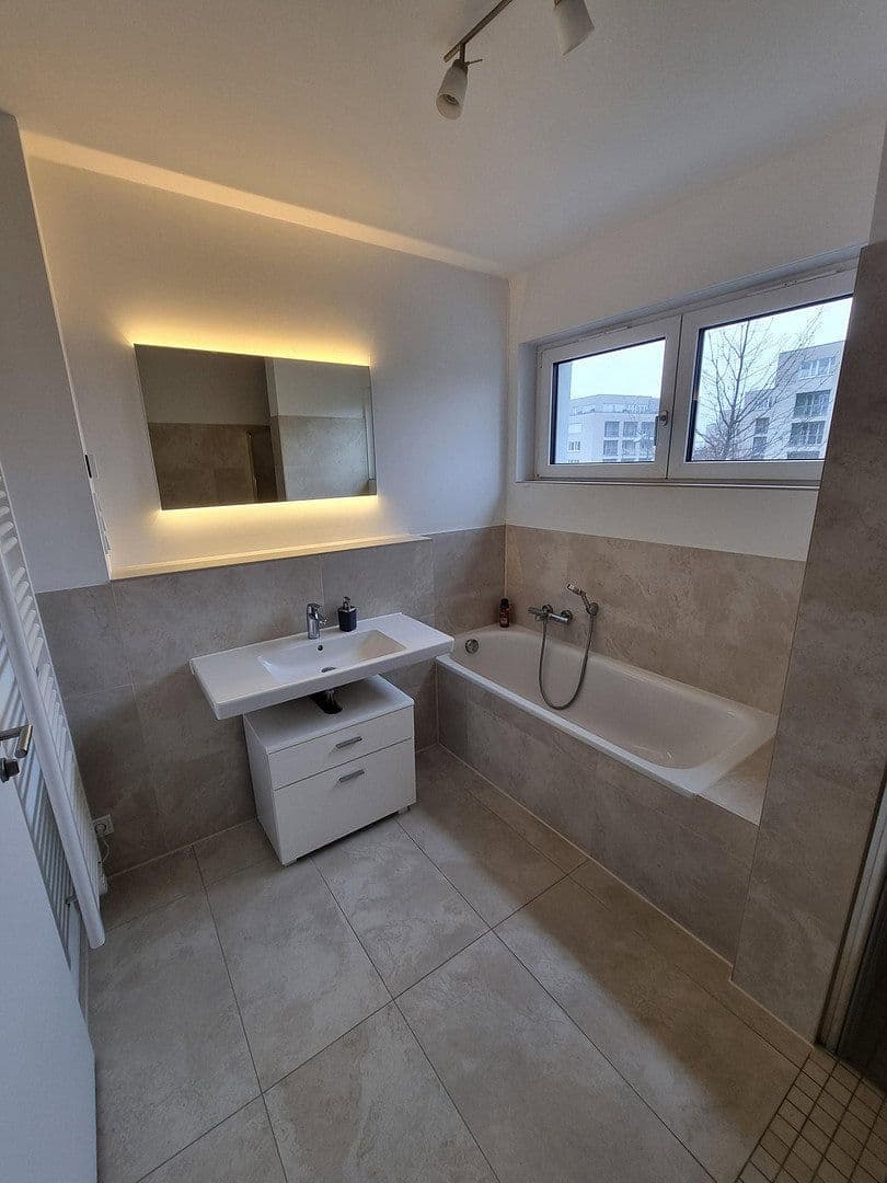 Prenájom bytu 2-izbový 73 m², Wolfgang-Bangert-Strasse 8, Frankfurt am Main, Hesensko Prenájom bytu 2-izbový 73 m², Wolfgang-Bangert-Strasse 8, Frankfurt am Main, Hesensko