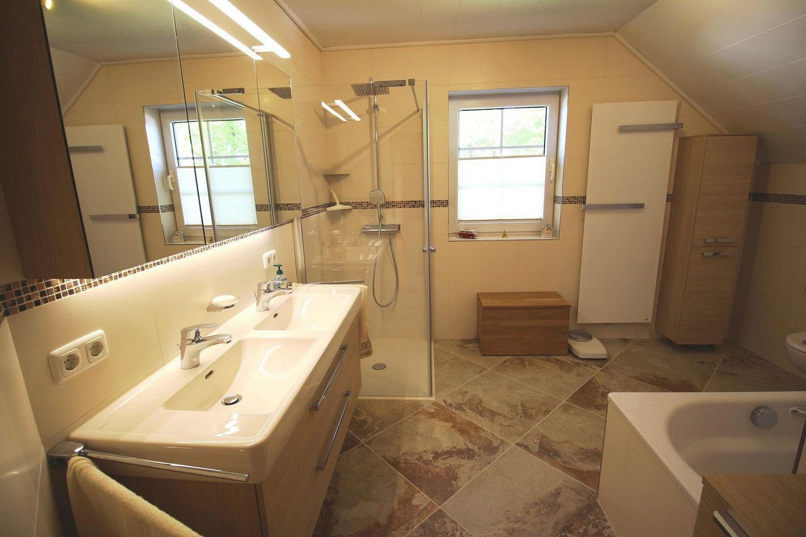 Predaj domu 165 m², pozemok 824 m², Immenhausen, Hesensko Predaj domu 165 m², pozemok 824 m², Immenhausen, Hesensko