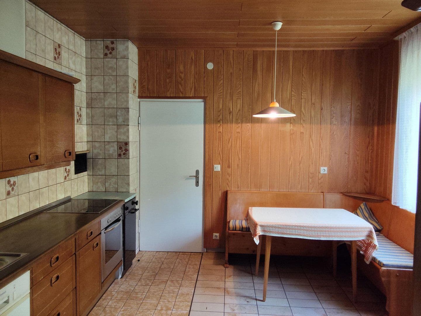 Predaj domu 156 m², pozemok 714 m², Kirchheim am Neckar, Bádensko-Wurttembersko Predaj domu 156 m², pozemok 714 m², Kirchheim am Neckar, Bádensko-Wurttembersko