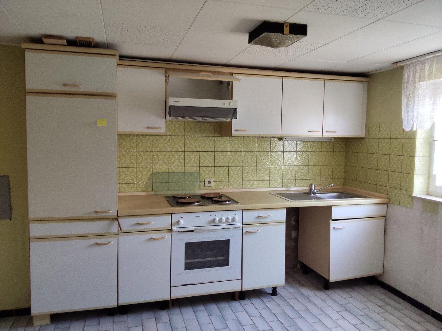 Predaj domu 156 m², pozemok 714 m², Kirchheim am Neckar, Bádensko-Wurttembersko Predaj domu 156 m², pozemok 714 m², Kirchheim am Neckar, Bádensko-Wurttembersko