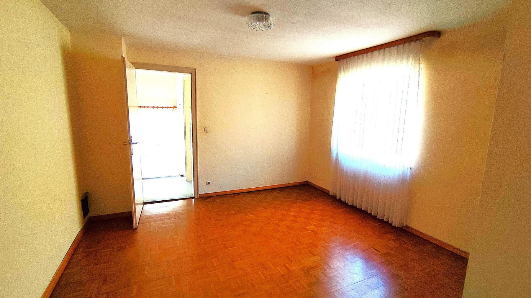 Predaj domu 156 m², pozemok 714 m², Kirchheim am Neckar, Bádensko-Wurttembersko Predaj domu 156 m², pozemok 714 m², Kirchheim am Neckar, Bádensko-Wurttembersko