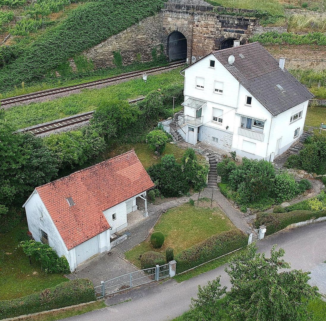 Predaj domu 156 m², pozemok 714 m², Kirchheim am Neckar, Bádensko-Wurttembersko Predaj domu 156 m², pozemok 714 m², Kirchheim am Neckar, Bádensko-Wurttembersko