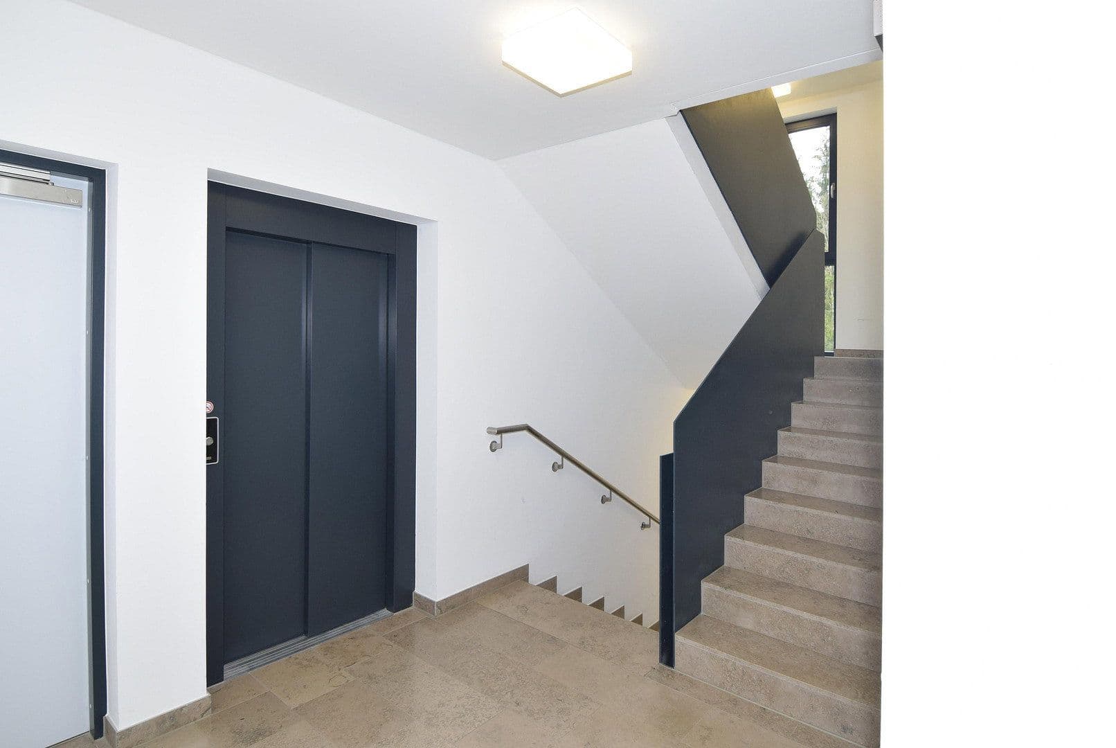 Prenájom kancelárie 219 m², Lise-Meitner-Str. 7, Krailling, Bavorsko Prenájom kancelárie 219 m², Lise-Meitner-Str. 7, Krailling, Bavorsko
