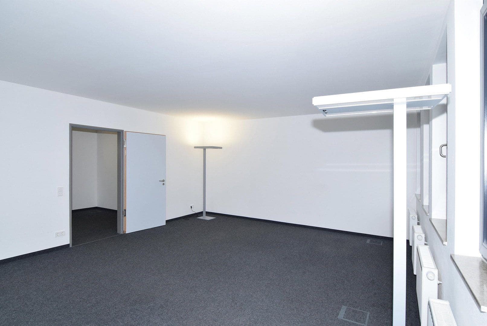 Prenájom kancelárie 219 m², Lise-Meitner-Str. 7, Krailling, Bavorsko Prenájom kancelárie 219 m², Lise-Meitner-Str. 7, Krailling, Bavorsko