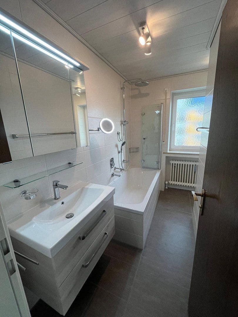 Predaj bytu 3-izbový 74 m², Königsbrunn, Bavorsko Predaj bytu 3-izbový 74 m², Königsbrunn, Bavorsko