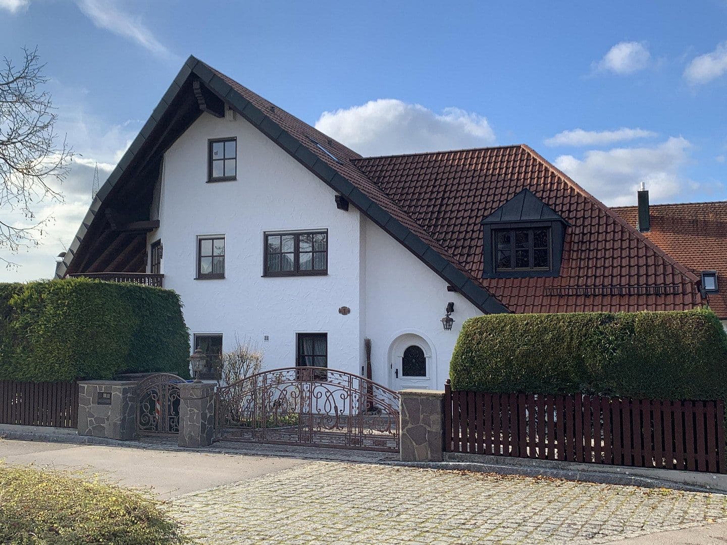 Predaj domu 278 m², pozemok 679 m², Neusäß, Bavorsko Predaj domu 278 m², pozemok 679 m², Neusäß, Bavorsko
