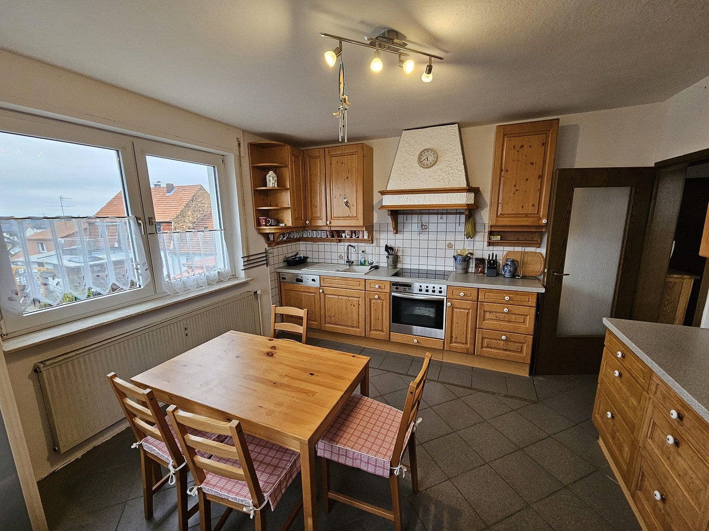 Predaj domu 211 m², pozemok 815 m², Heinrich-Otto-Weg, 14, Homberg (Efze), Hesensko Predaj domu 211 m², pozemok 815 m², Heinrich-Otto-Weg, 14, Homberg (Efze), Hesensko