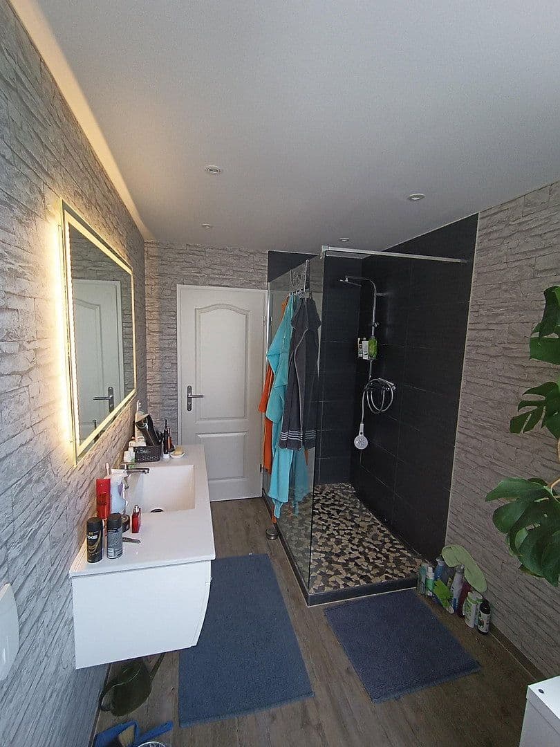 Predaj domu 356 m², pozemok 1.039 m², Swisttal, Severné Porýnie - Westfálsko Predaj domu 356 m², pozemok 1.039 m², Swisttal, Severné Porýnie - Westfálsko