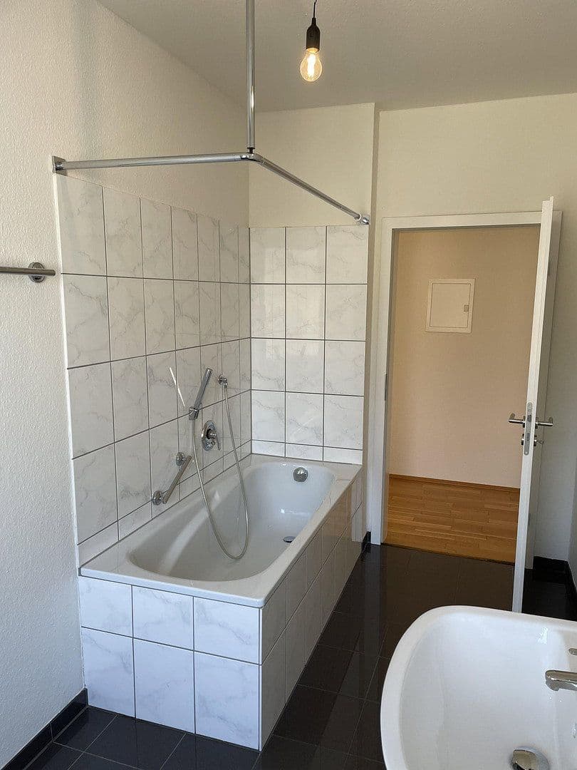 Prenájom bytu 3-izbový 67 m², Bahnhofstrasse 41, Andernach, Porýnie-Falcko Prenájom bytu 3-izbový 67 m², Bahnhofstrasse 41, Andernach, Porýnie-Falcko