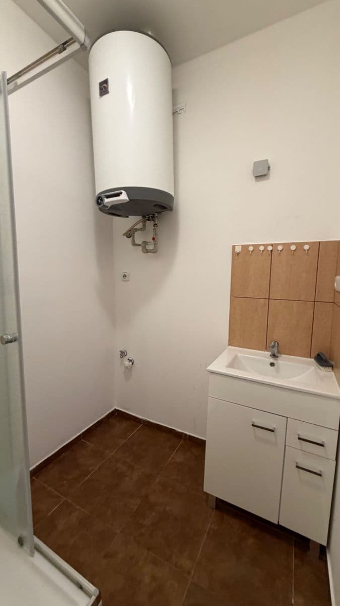 Prenájom bytu 1-izbový 32 m², Postoloprtská, Louny, Ústecký kraj Prenájom bytu 1-izbový 32 m², Postoloprtská, Louny, Ústecký kraj