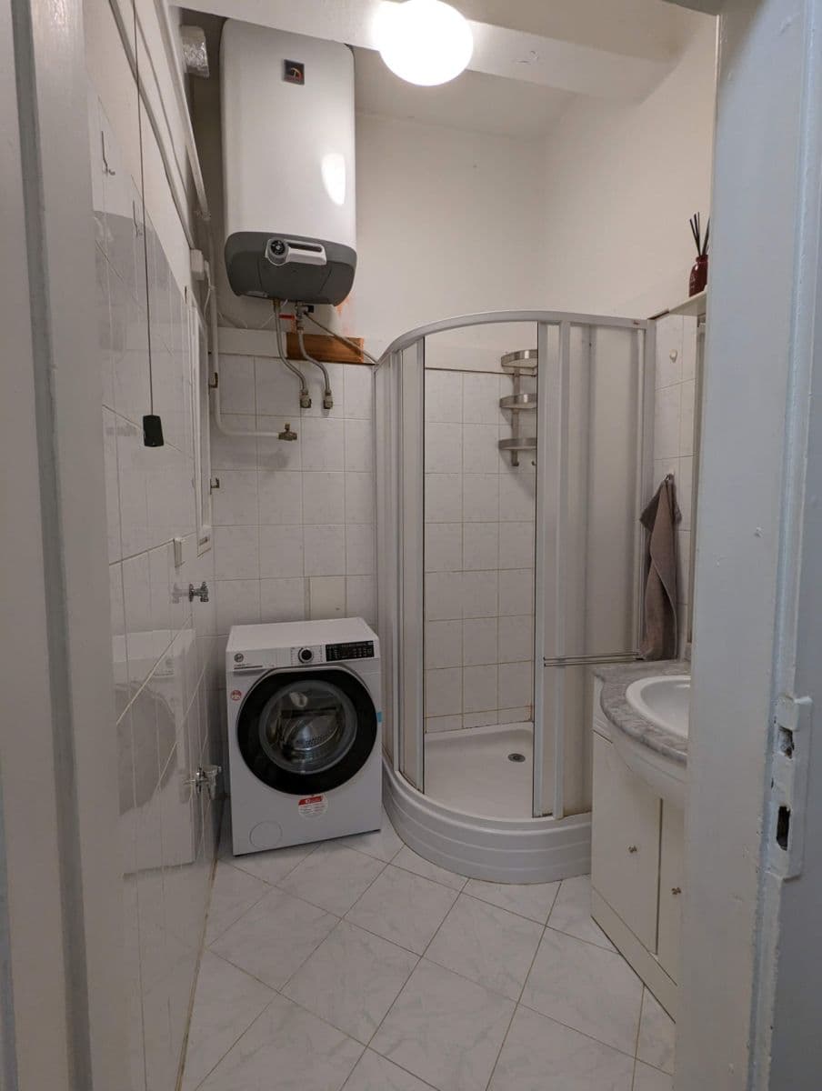 Prenájom bytu 2-izbový 56 m², Pernerova, Praha, Praha Prenájom bytu 2-izbový 56 m², Pernerova, Praha, Praha