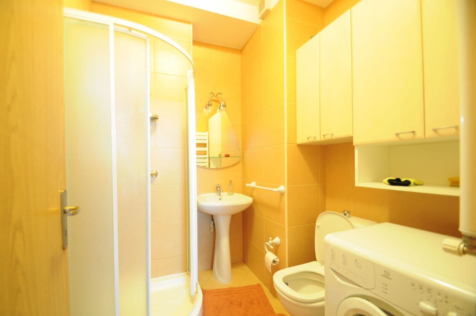 Prenájom bytu 2-izbový 73 m², U Půjčovny, Praha, Praha Prenájom bytu 2-izbový 73 m², U Půjčovny, Praha, Praha