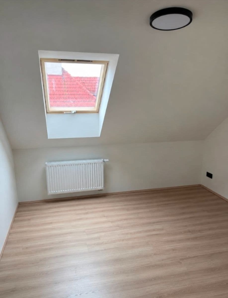 Prenájom bytu 3-izbový 75 m², Zelený pruh, Praha, Praha Prenájom bytu 3-izbový 75 m², Zelený pruh, Praha, Praha