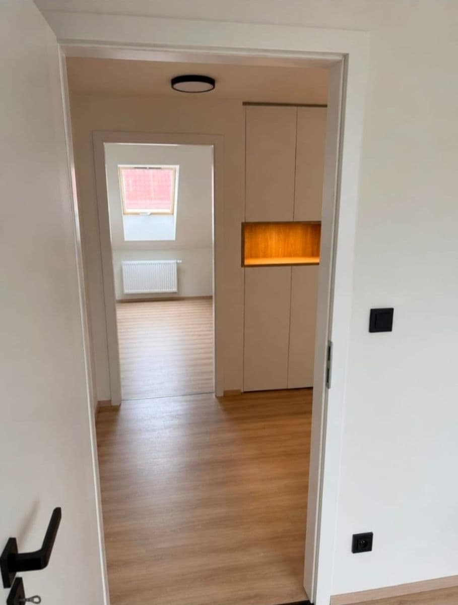 Prenájom bytu 3-izbový 75 m², Zelený pruh, Praha, Praha Prenájom bytu 3-izbový 75 m², Zelený pruh, Praha, Praha
