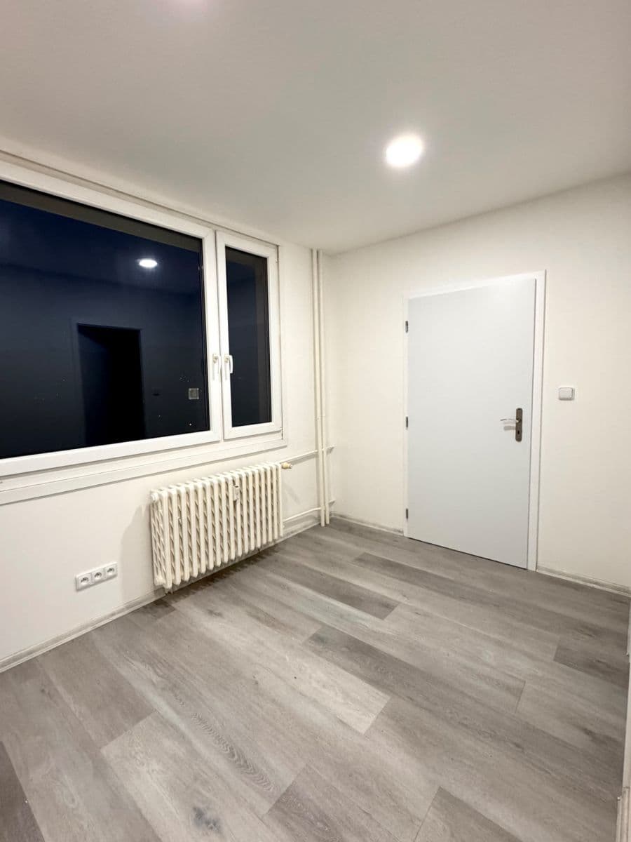Prenájom bytu 5-izbový 80 m², Na Pískovně, Liberec, Liberecký kraj Prenájom bytu 5-izbový 80 m², Na Pískovně, Liberec, Liberecký kraj