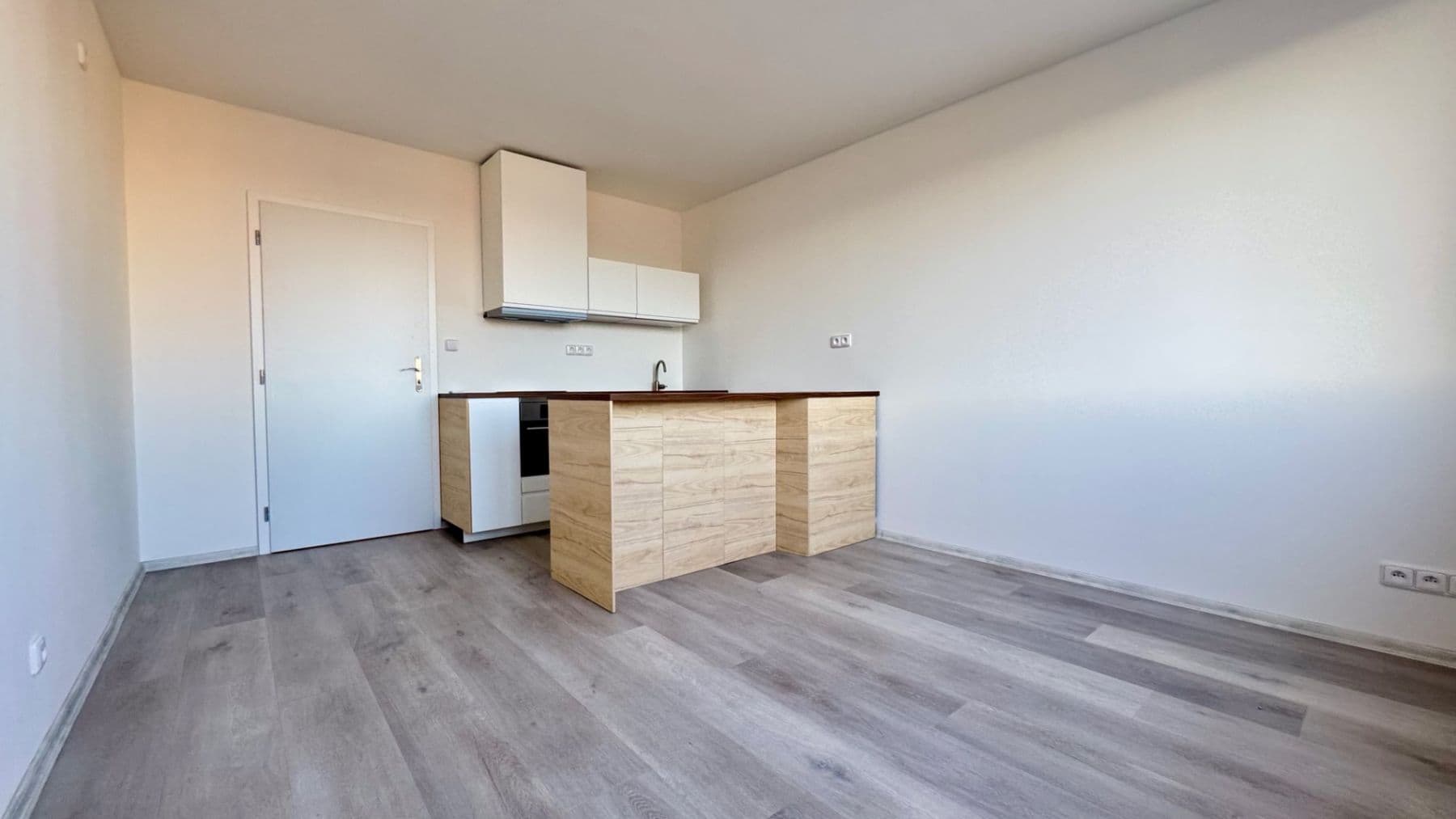 Prenájom bytu 5-izbový 80 m², Na Pískovně, Liberec, Liberecký kraj Prenájom bytu 5-izbový 80 m², Na Pískovně, Liberec, Liberecký kraj