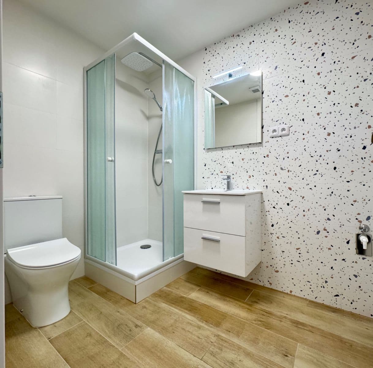 Prenájom bytu 5-izbový 80 m², Na Pískovně, Liberec, Liberecký kraj Prenájom bytu 5-izbový 80 m², Na Pískovně, Liberec, Liberecký kraj