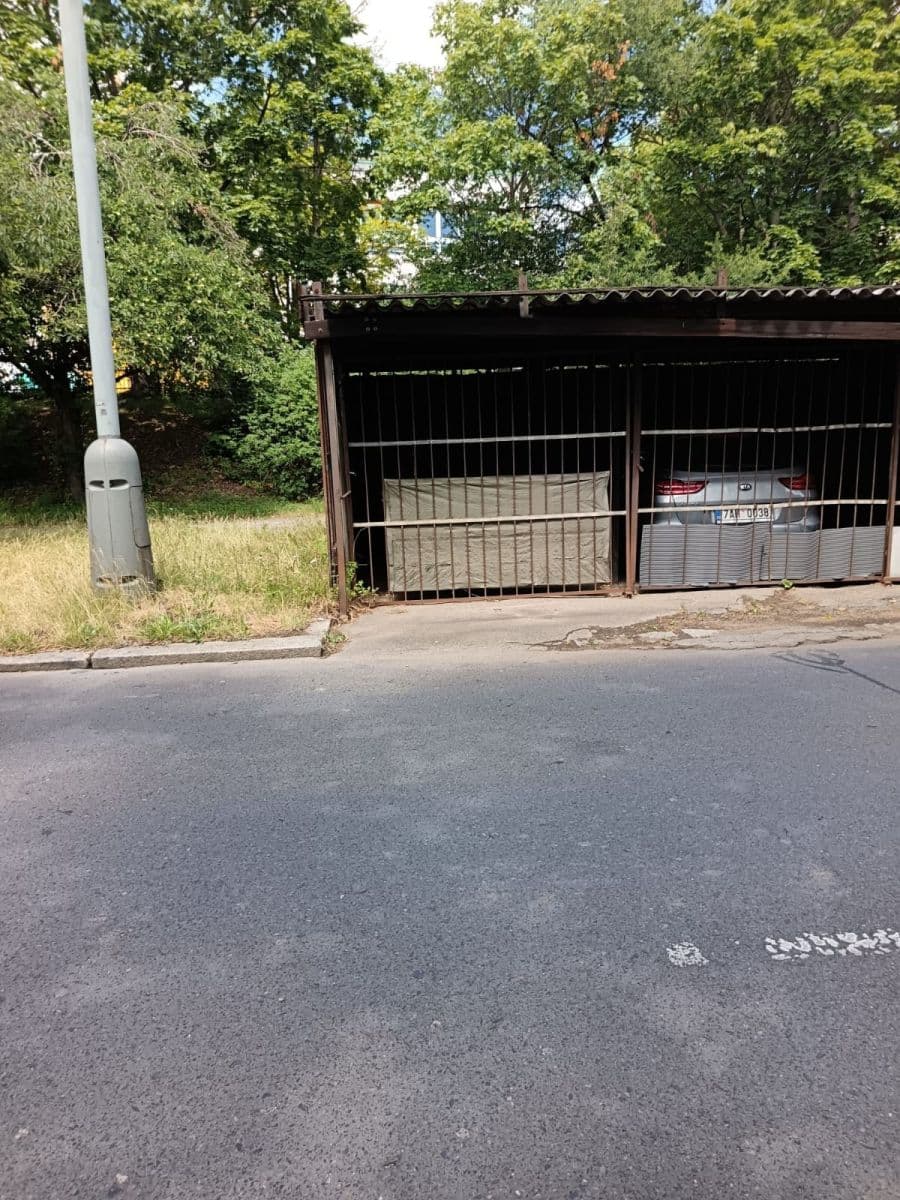 Prenájom garáže 13 m², Praha, Praha Prenájom garáže 13 m², Praha, Praha