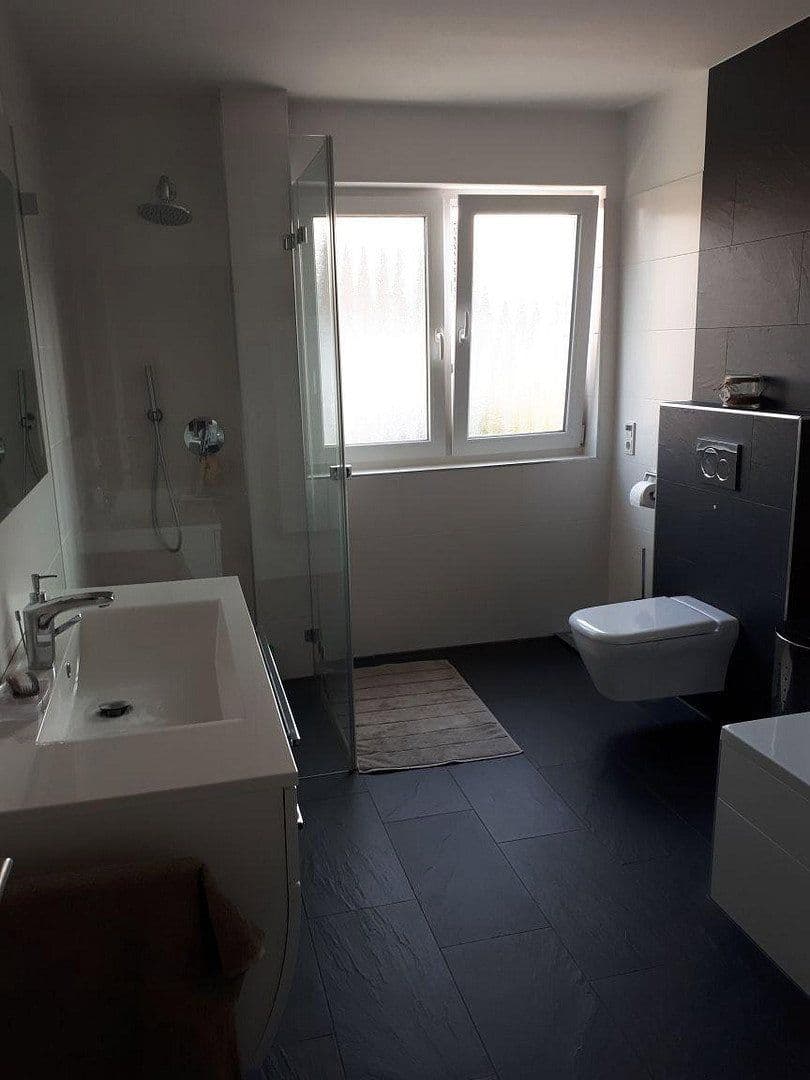 Prenájom bytu 2-izbový 75 m², Köln, Severné Porýnie - Westfálsko Prenájom bytu 2-izbový 75 m², Köln, Severné Porýnie - Westfálsko