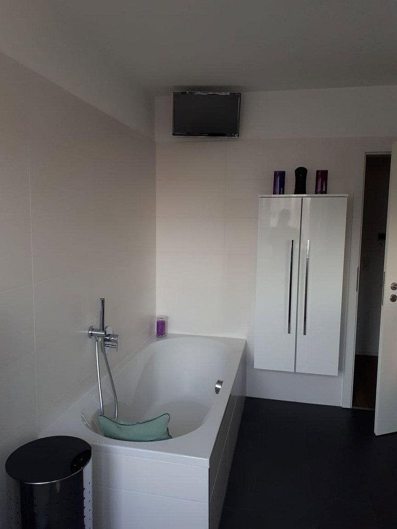 Prenájom bytu 2-izbový 75 m², Köln, Severné Porýnie - Westfálsko Prenájom bytu 2-izbový 75 m², Köln, Severné Porýnie - Westfálsko