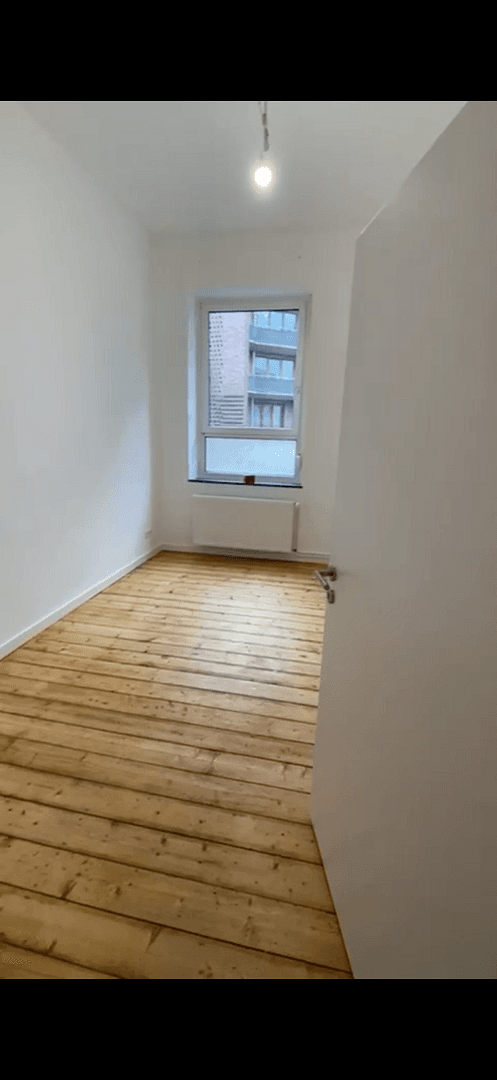 Prenájom bytu 4-izbový 80 m², Maternusstraße 39, Köln, Severné Porýnie - Westfálsko Prenájom bytu 4-izbový 80 m², Maternusstraße 39, Köln, Severné Porýnie - Westfálsko