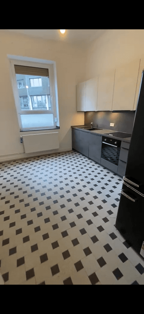 Prenájom bytu 4-izbový 80 m², Maternusstraße 39, Köln, Severné Porýnie - Westfálsko Prenájom bytu 4-izbový 80 m², Maternusstraße 39, Köln, Severné Porýnie - Westfálsko