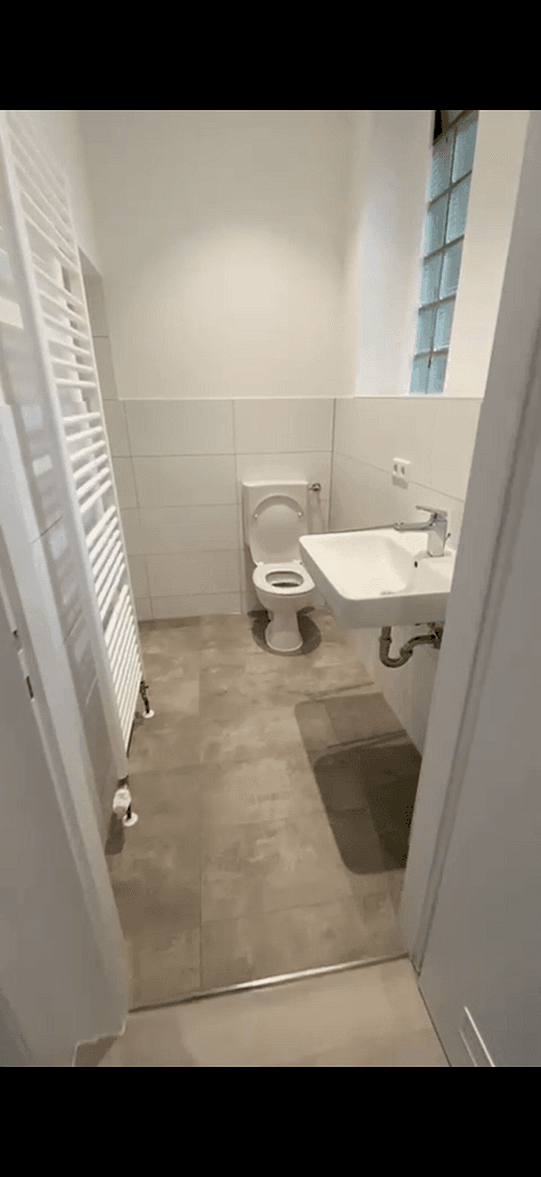 Prenájom bytu 4-izbový 80 m², Maternusstraße 39, Köln, Severné Porýnie - Westfálsko Prenájom bytu 4-izbový 80 m², Maternusstraße 39, Köln, Severné Porýnie - Westfálsko