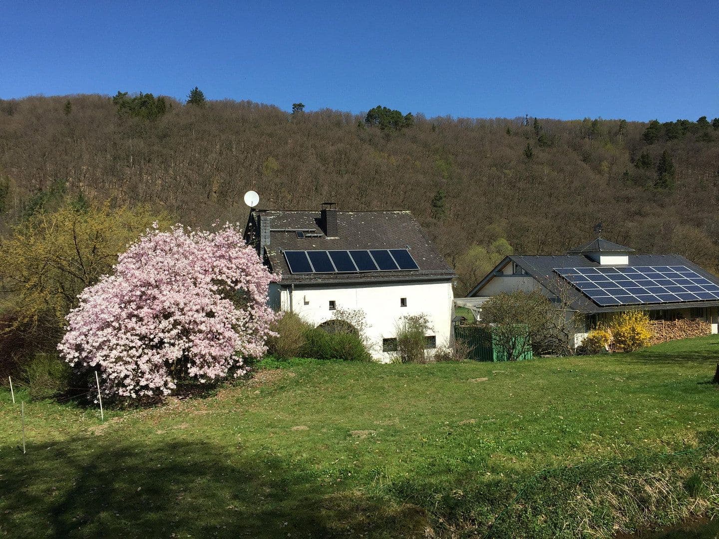 Predaj domu 180 m², pozemok 99.920 m², Geisfeld, Porýnie-Falcko Predaj domu 180 m², pozemok 99.920 m², Geisfeld, Porýnie-Falcko