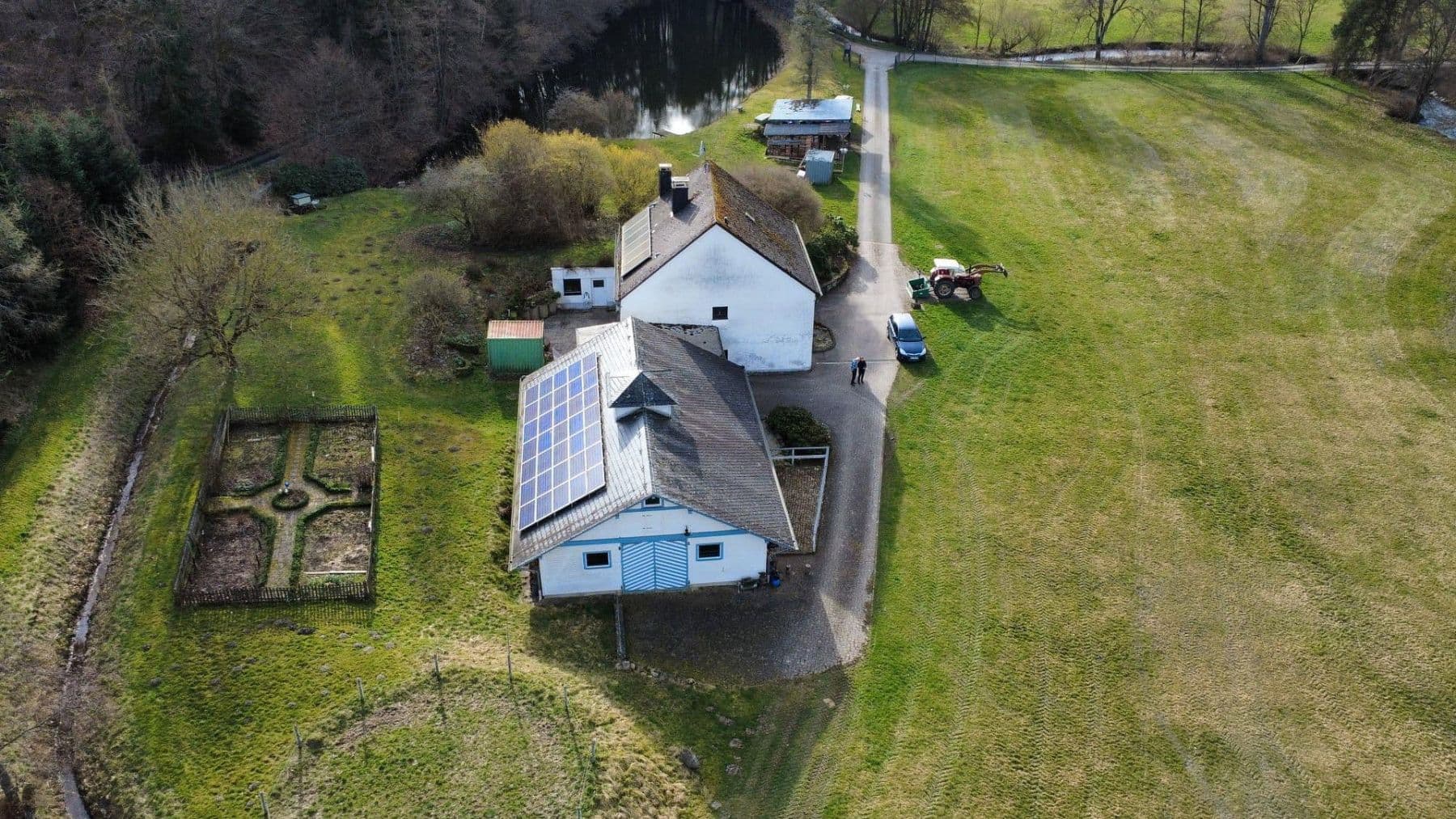 Predaj domu 180 m², pozemok 99.920 m², Geisfeld, Porýnie-Falcko Predaj domu 180 m², pozemok 99.920 m², Geisfeld, Porýnie-Falcko