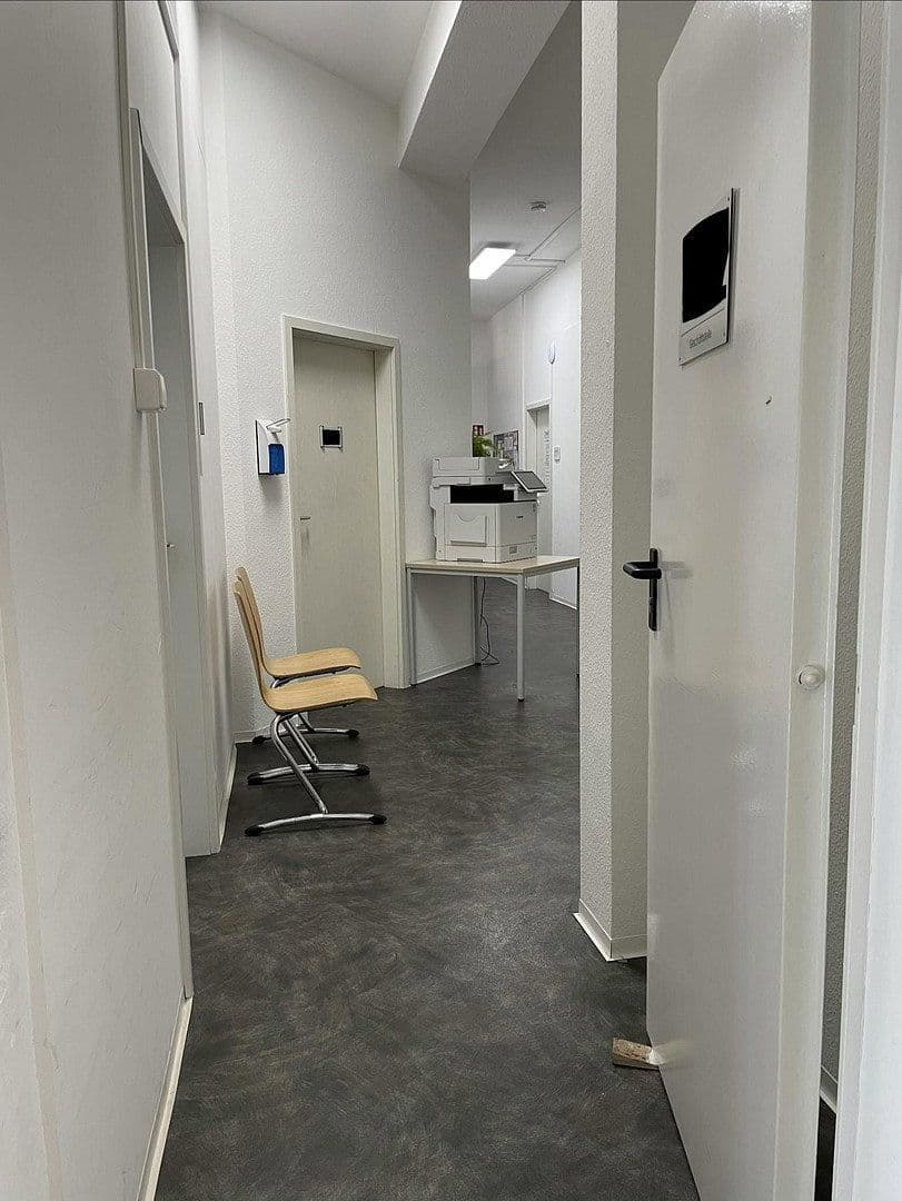 Prenájom kancelárie 200 m², Rastatt, Bádensko-Wurttembersko Prenájom kancelárie 200 m², Rastatt, Bádensko-Wurttembersko